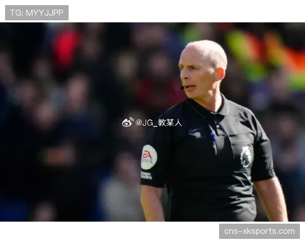 消息：英超股东大会投票通过，下赛季将试行“裁判麦克风”解释判罚决定